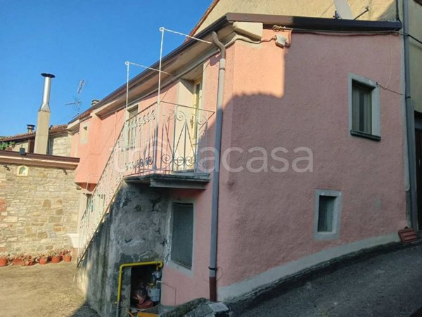 casa indipendente in vendita ad Alta Val Tidone in zona Nibbiano