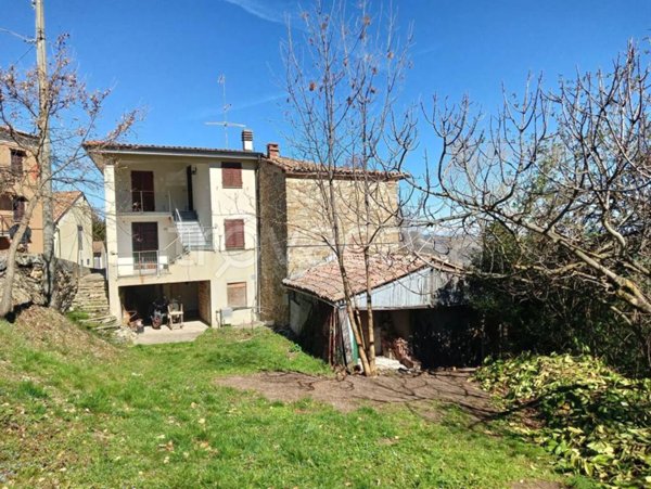 casa indipendente in vendita ad Alta Val Tidone in zona Nibbiano
