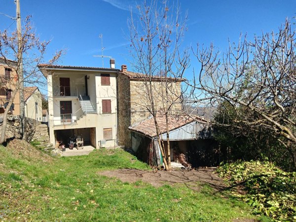 casa indipendente in vendita ad Alta Val Tidone in zona Nibbiano