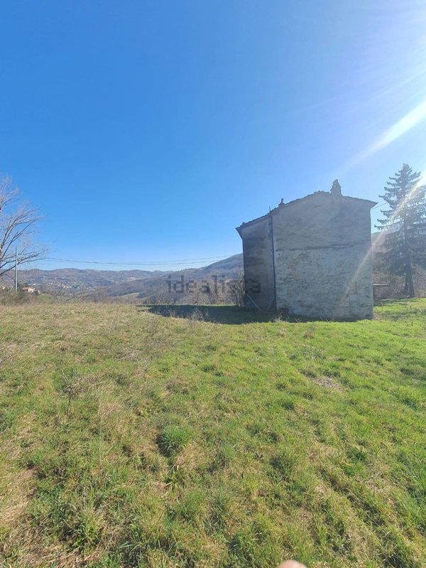 casa indipendente in vendita ad Alta Val Tidone in zona Pecorara