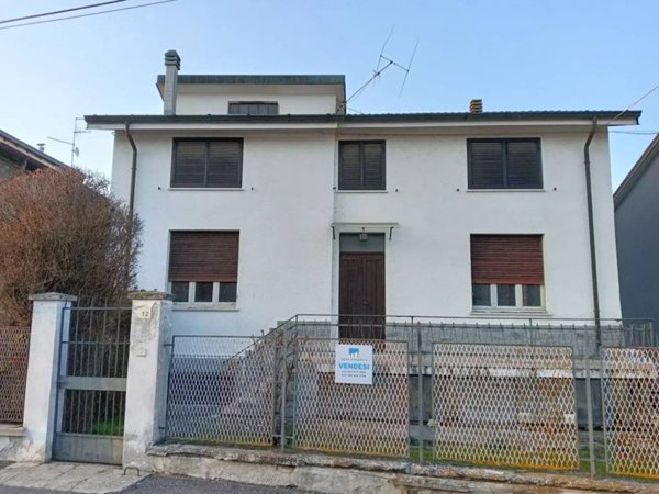 casa indipendente in vendita ad Alta Val Tidone in zona Nibbiano