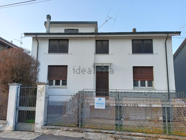 casa indipendente in vendita ad Alta Val Tidone in zona Nibbiano