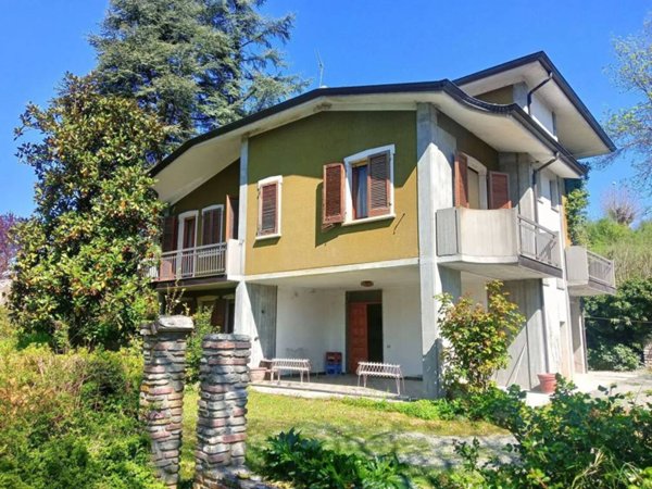 casa indipendente in vendita ad Alta Val Tidone in zona Caminata