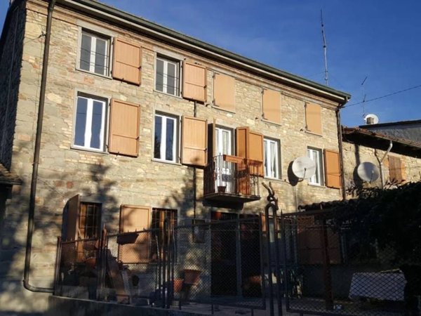 casa indipendente in vendita ad Alta Val Tidone in zona Trebecco