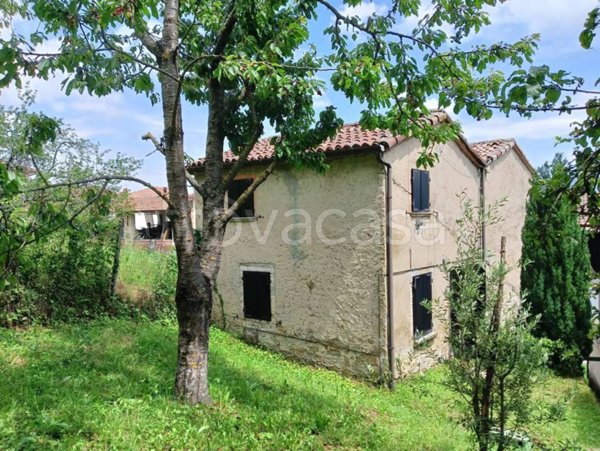 casa indipendente in vendita ad Alta Val Tidone in zona Costalta