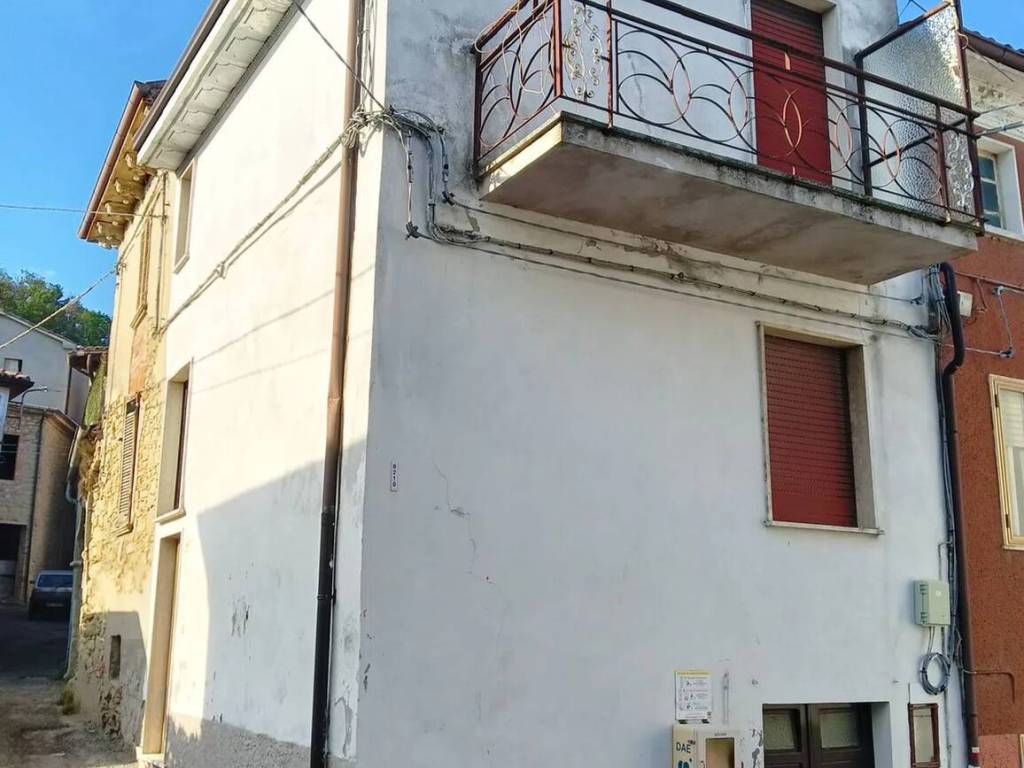 casa indipendente in vendita ad Alta Val Tidone in zona Trebecco