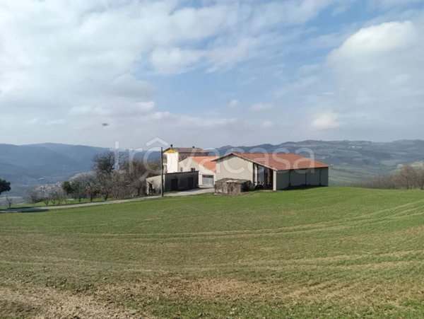 casa indipendente in vendita ad Alta Val Tidone in zona Nibbiano