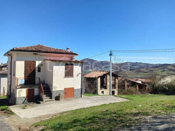 appartamento in vendita ad Alta Val Tidone in zona Nibbiano