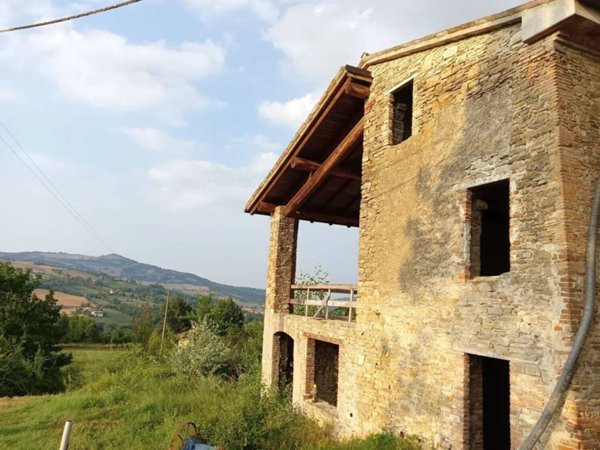 casa indipendente in vendita ad Alta Val Tidone in zona Nibbiano