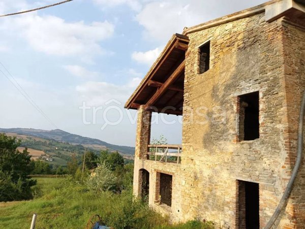 casa indipendente in vendita ad Alta Val Tidone in zona Nibbiano
