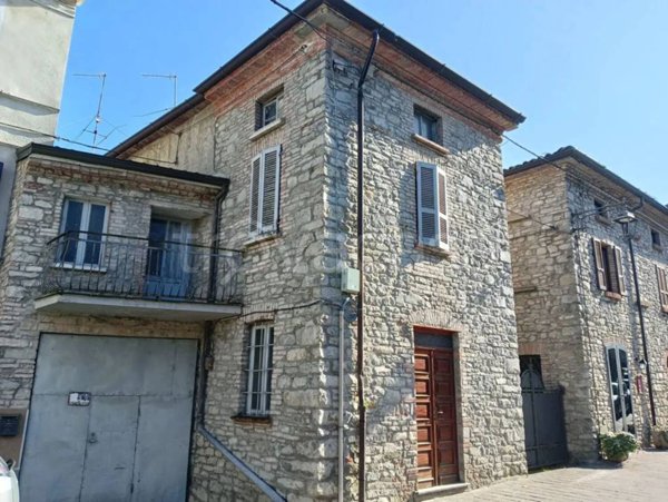 casa indipendente in vendita ad Alta Val Tidone in zona Nibbiano