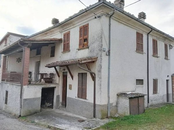 casa indipendente in vendita ad Alta Val Tidone