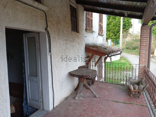 casa indipendente in vendita ad Alta Val Tidone