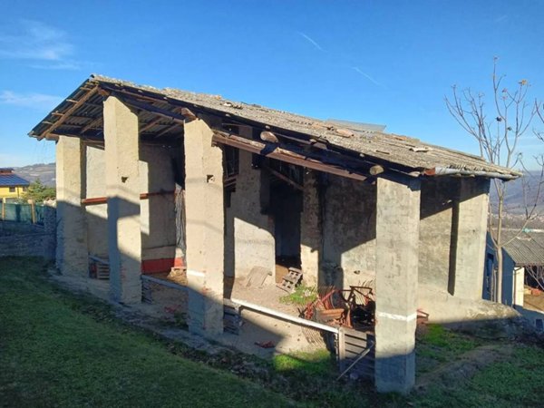 casa indipendente in vendita ad Alta Val Tidone in zona Trebecco