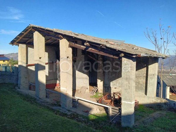casa indipendente in vendita ad Alta Val Tidone in zona Trebecco