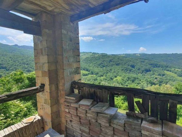 casa indipendente in vendita ad Alta Val Tidone in zona Cicogni