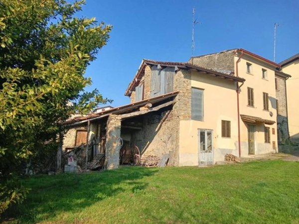 casa indipendente in vendita ad Alta Val Tidone in zona Trebecco