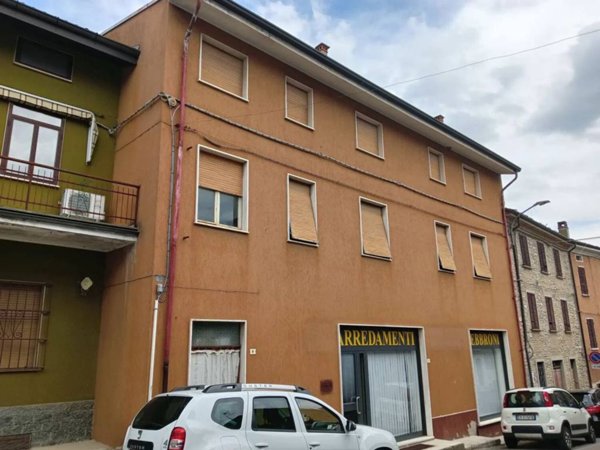negozio in vendita ad Alta Val Tidone in zona Nibbiano