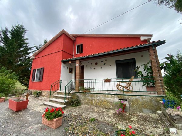 casa indipendente in vendita ad Alta Val Tidone in zona Nibbiano
