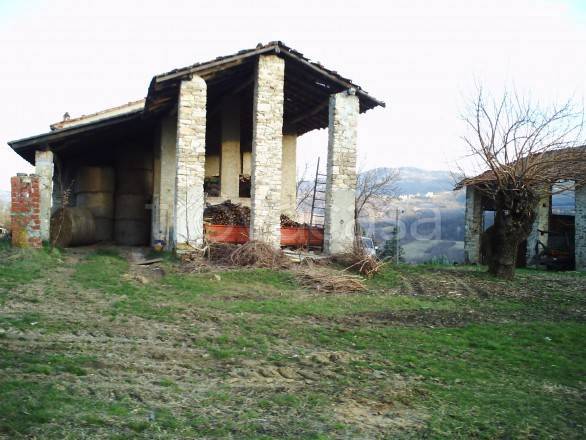 casa indipendente in vendita ad Alta Val Tidone