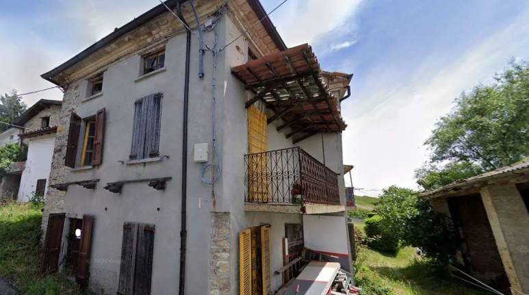 appartamento in vendita ad Alta Val Tidone in zona Moncasacco