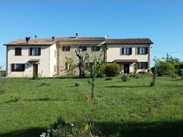casa indipendente in vendita ad Alta Val Tidone