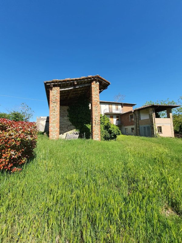 appartamento in vendita ad Alta Val Tidone in zona Nibbiano