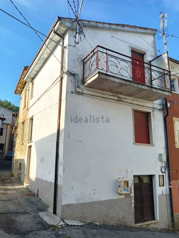 casa indipendente in vendita ad Alta Val Tidone in zona Nibbiano