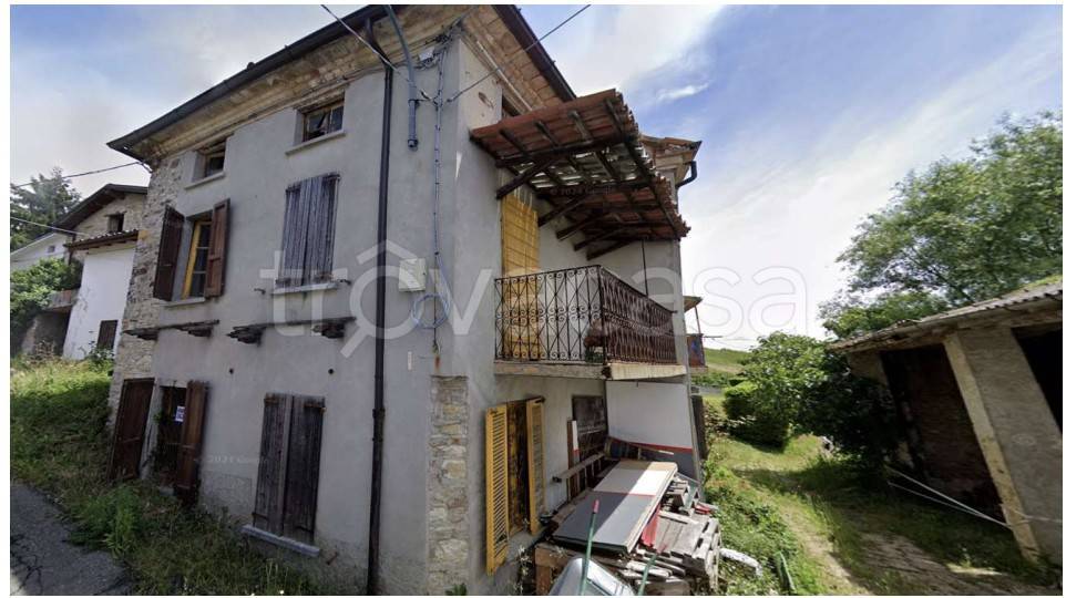 casa indipendente in vendita ad Alta Val Tidone