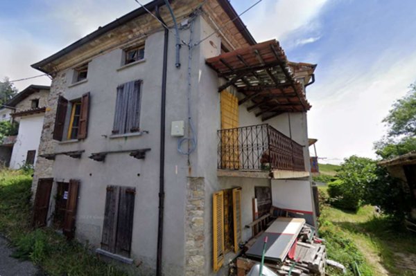 appartamento in vendita ad Alta Val Tidone in zona Moncasacco