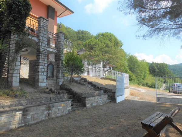 casa indipendente in vendita ad Alta Val Tidone