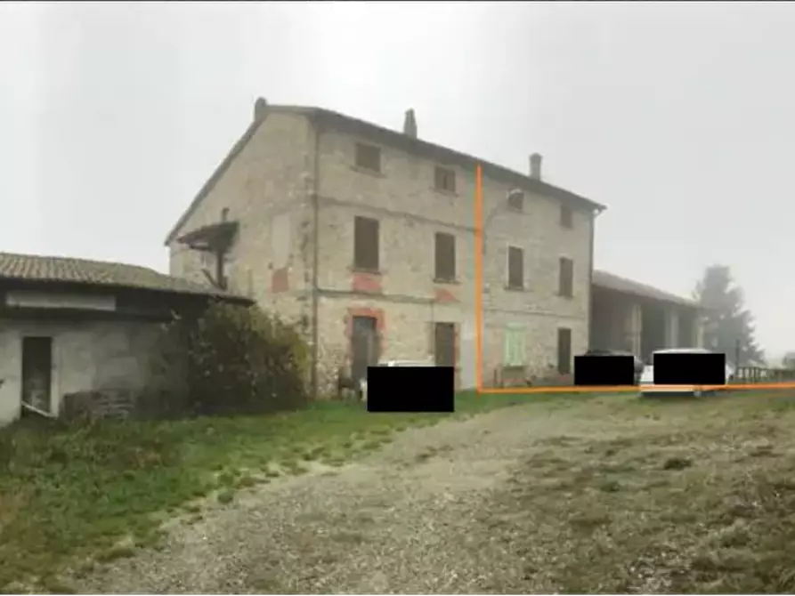 negozio in vendita ad Alta Val Tidone in zona Caminata