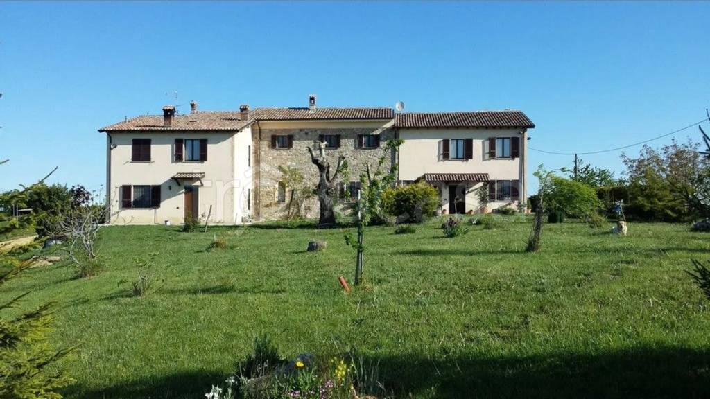 casa indipendente in vendita ad Alta Val Tidone