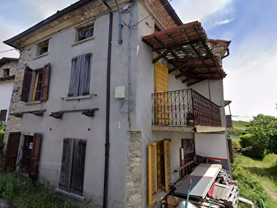 casa indipendente in vendita ad Alta Val Tidone in zona Moncasacco
