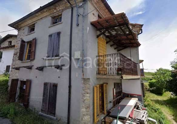 casale in vendita ad Alta Val Tidone in zona Moncasacco
