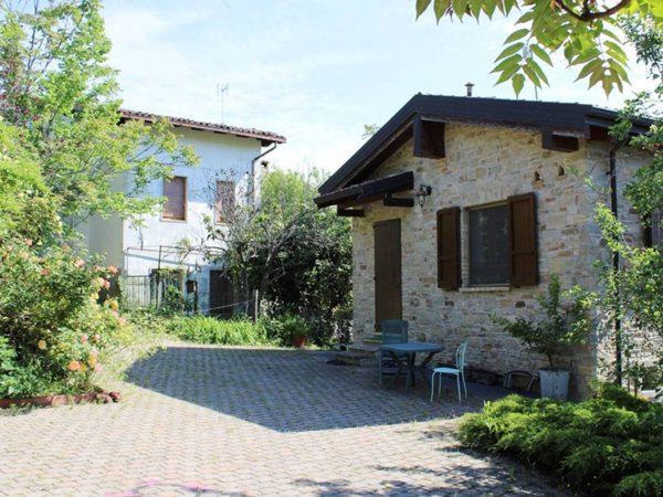 casa indipendente in vendita ad Alta Val Tidone in zona Trebecco