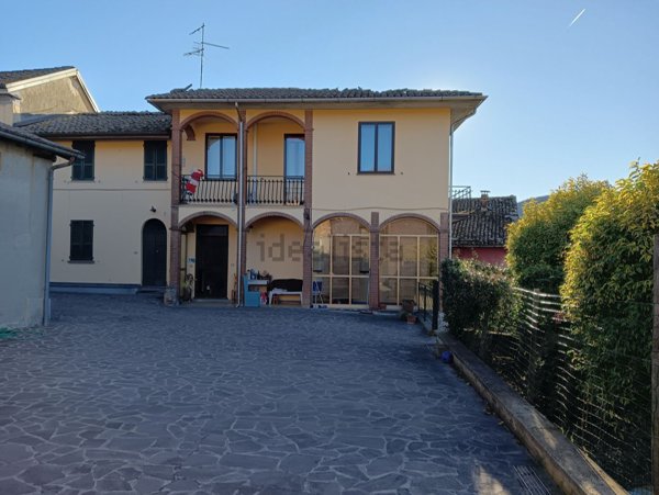 casale in vendita ad Alta Val Tidone in zona Genepreto