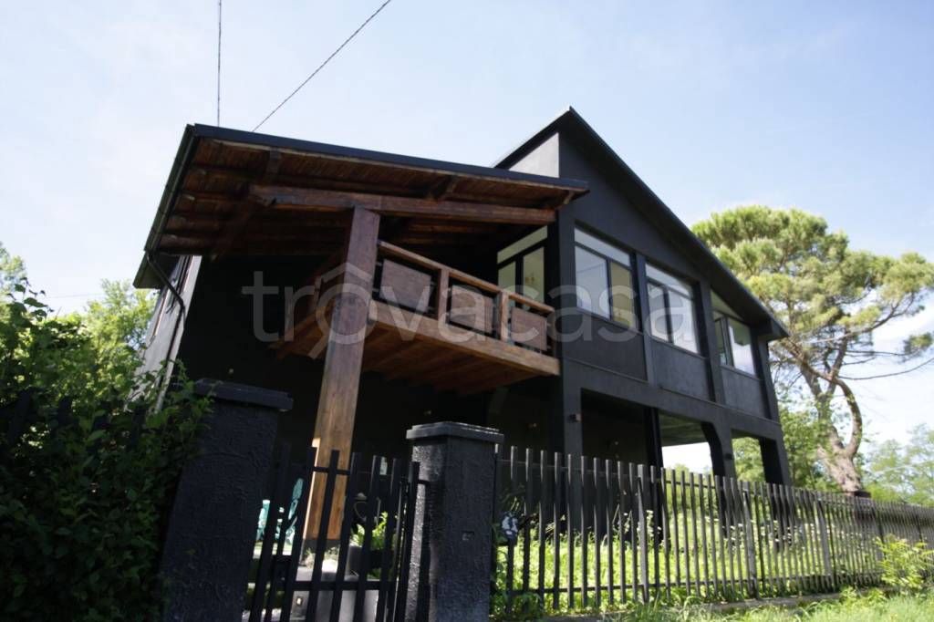 casa indipendente in vendita ad Alta Val Tidone