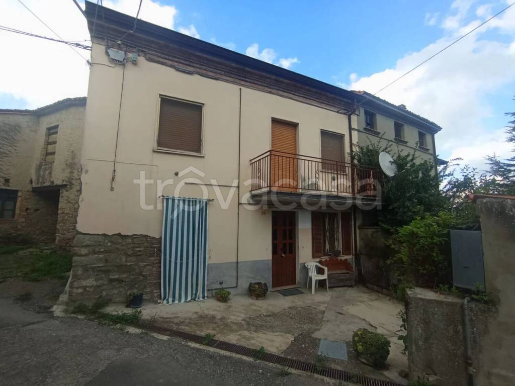 casa indipendente in vendita ad Alta Val Tidone