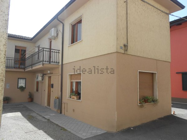 casa indipendente in vendita ad Alta Val Tidone