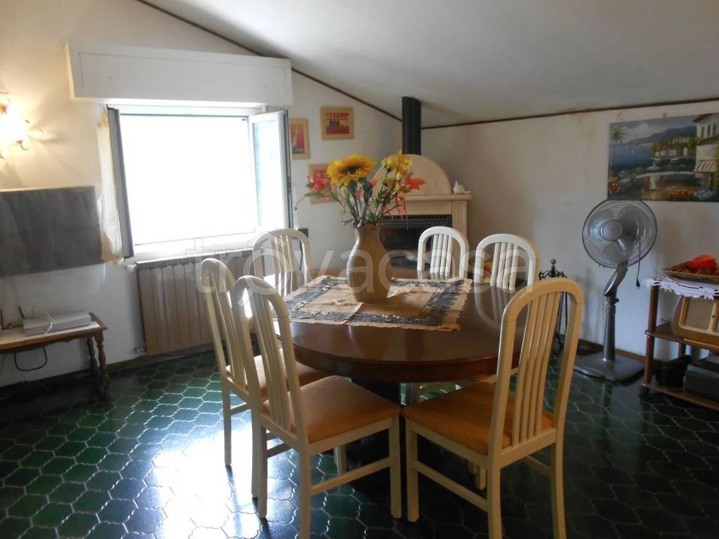 appartamento in vendita ad Alta Val Tidone in zona Pecorara