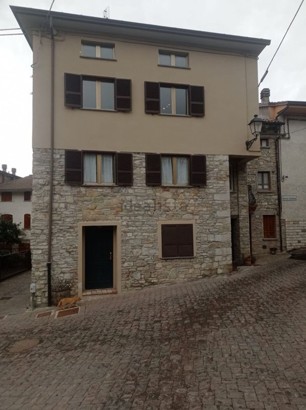 casa indipendente in vendita ad Alta Val Tidone