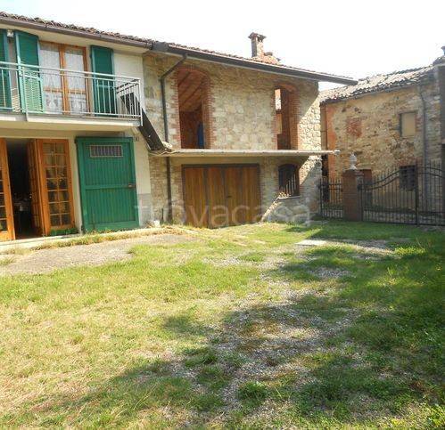 casa indipendente in vendita ad Alta Val Tidone