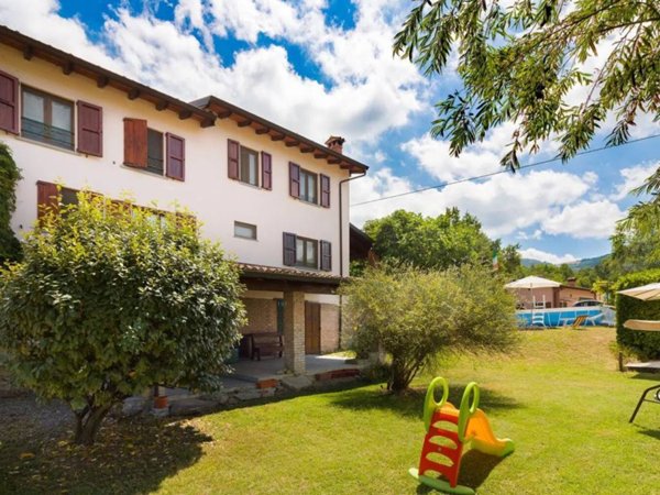 casa indipendente in vendita ad Alta Val Tidone