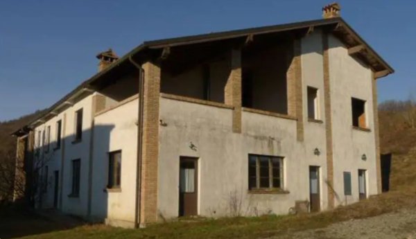 negozio in vendita ad Alta Val Tidone in zona Caminata