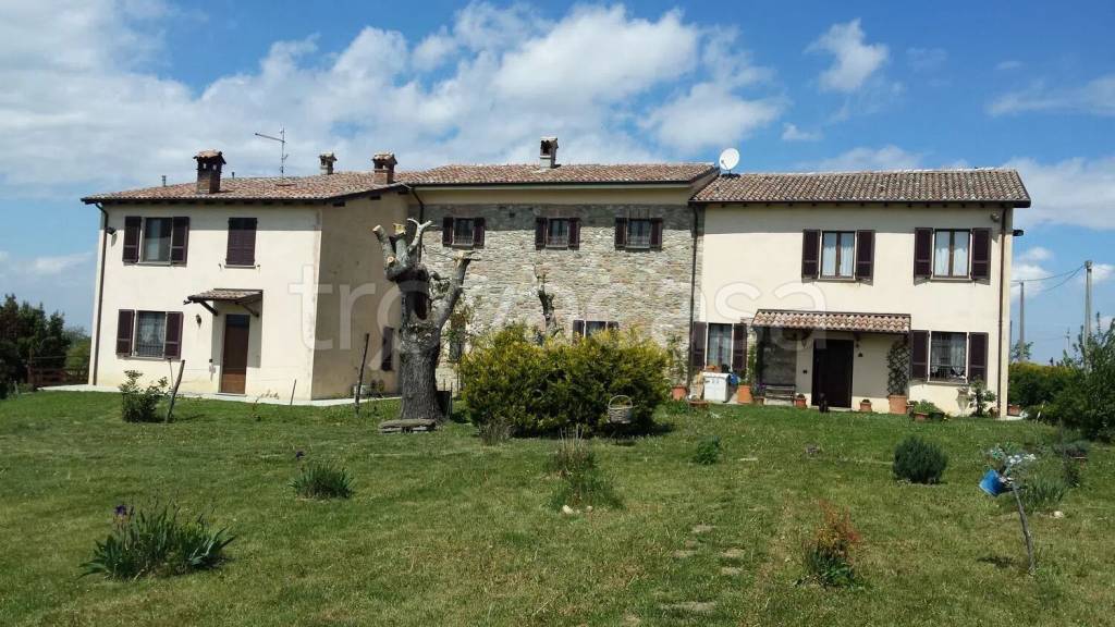 casa indipendente in vendita ad Alta Val Tidone