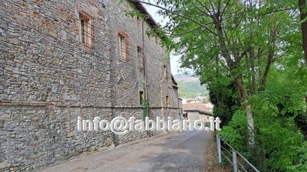 intera palazzina in vendita ad Alta Val Tidone in zona Nibbiano