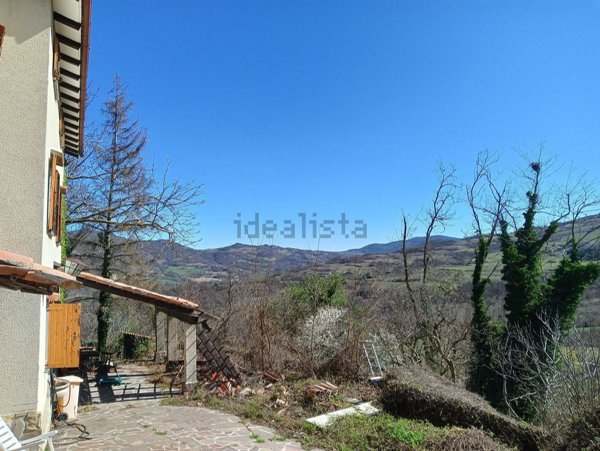 casa indipendente in vendita ad Alta Val Tidone in zona Roncaglie
