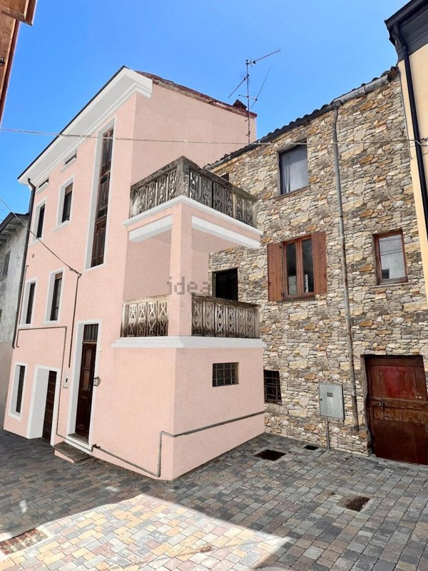 appartamento in vendita ad Alta Val Tidone in zona Nibbiano