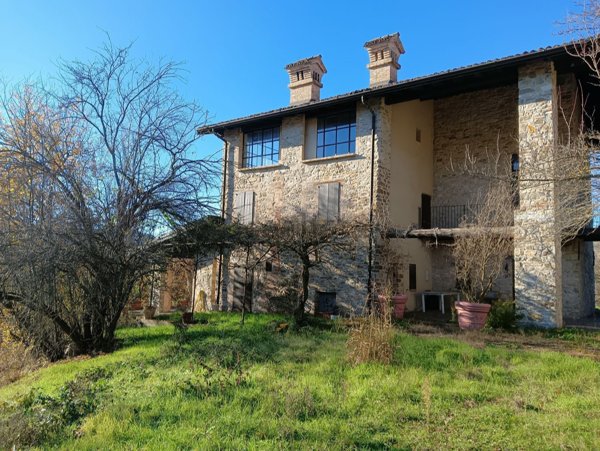 casale in vendita ad Alta Val Tidone in zona Nibbiano